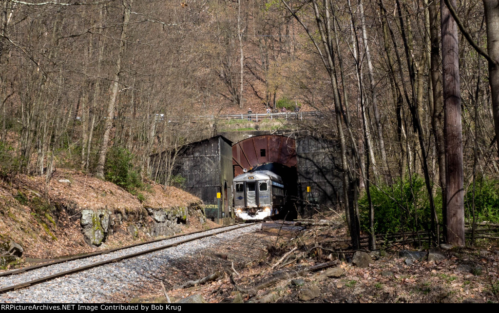 RBMN 9168 exots Mahanoy tunnel east portal on a photo run-by